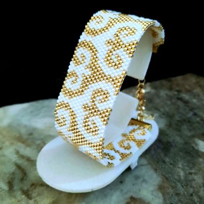 Arabic-style bracelet in white, made of Miyuki beads