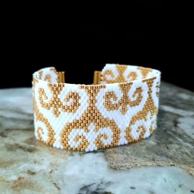 Arabic-style bracelet in white, made of Miyuki beads