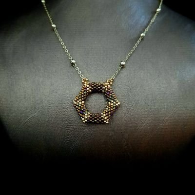 A hexagonal chain made of Miyuki beads