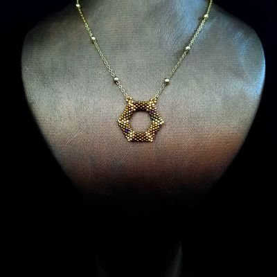 A hexagonal chain made of Miyuki beads