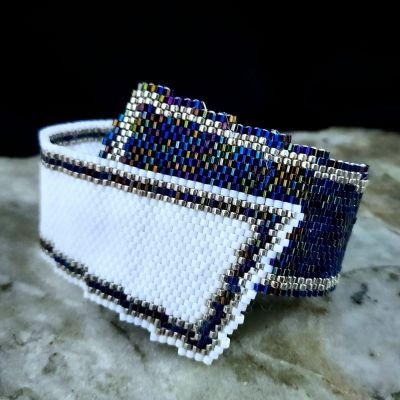 Two-tone blue and white gradient design bracelet made of Miyuki beads