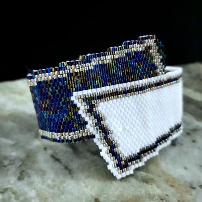 Two-tone blue and white gradient design bracelet made of Miyuki beads