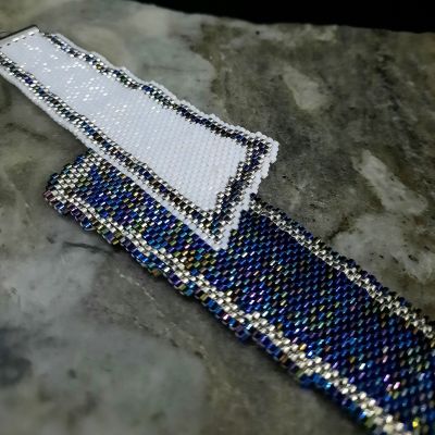 Two-tone blue and white gradient design bracelet made of Miyuki beads