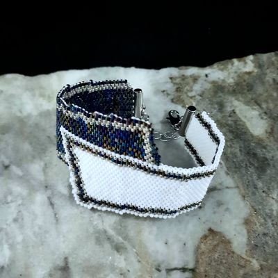Two-tone blue and white gradient design bracelet made of Miyuki beads