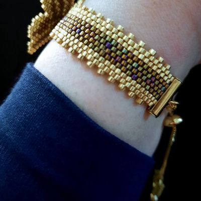 Butterfly bracelet in Shanjah color made of Miyuki beads