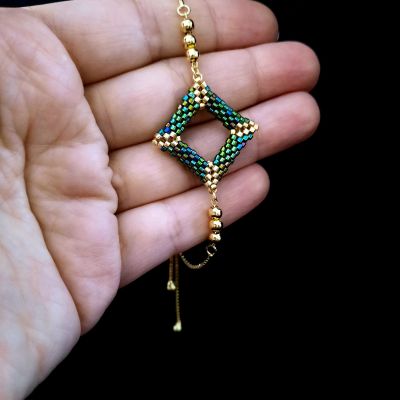 طقم بسيط بتصميم مربع اخضر مجسم من خرز الميوكى