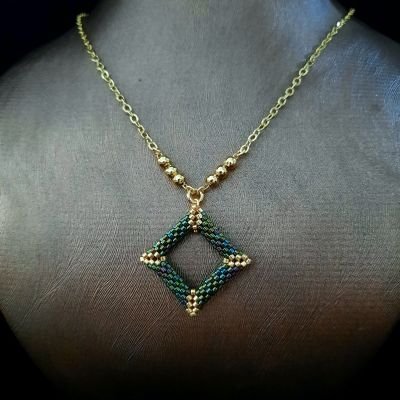 طقم بسيط بتصميم مربع اخضر مجسم من خرز الميوكى