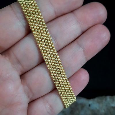 طقم ذهبى بوحدات سداسية الشكل من خرز الميوكى