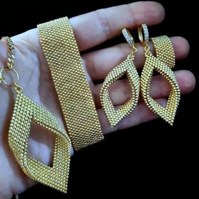 طقم ذهبى فقط ٤ قطع من خرز الميوكى