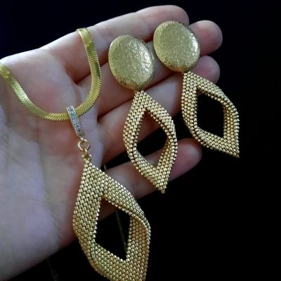 طقم ذهبى ( مع ستانلس ستيل ) من خرز الميوكى