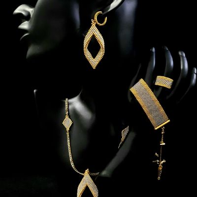 طقم فضى وذهبى كامل من خرز الميوكى