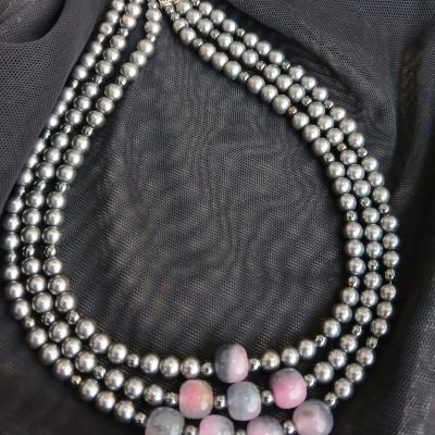 عقد قمر جرافيت