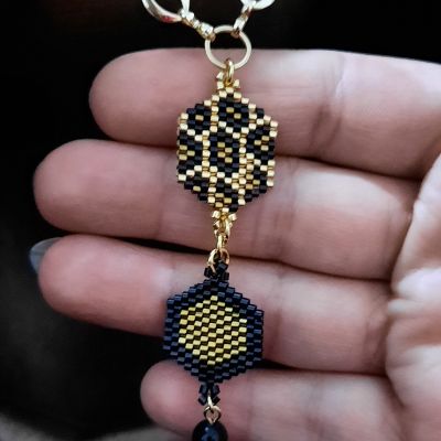 مجموعة بتصميم جلد النمر من خرز الميوكى