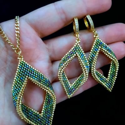 طقم بتصميم ورق الشجر باللون الاخضر من خرز الميوكى