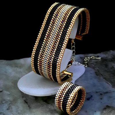 طقم مخطط بتصميم ورق الشجر من خرز الميوكى