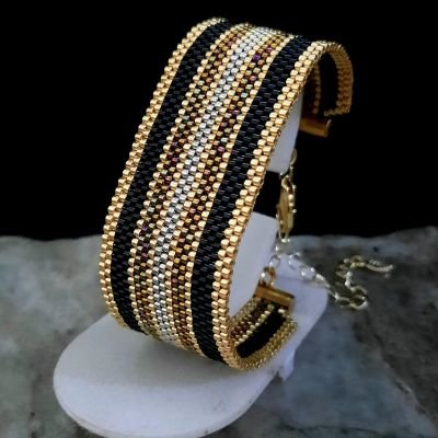 طقم مخطط بتصميم ورق الشجر من خرز الميوكى