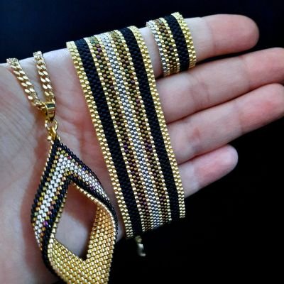 طقم مخطط بتصميم ورق الشجر من خرز الميوكى