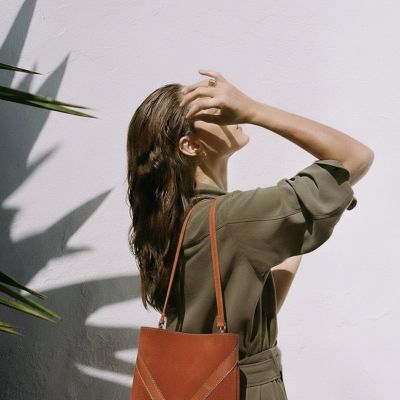 شنطه من الجلد الطبيعي 