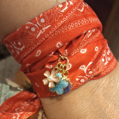 Scarf bracelet 