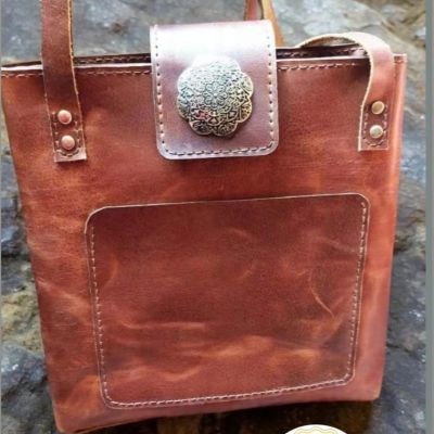 شنطة توت باج لون عسلي حجم وسط 