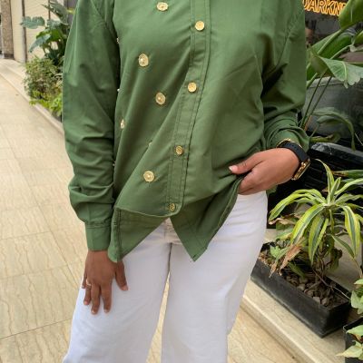 قميص عصرى اخضر اللون 