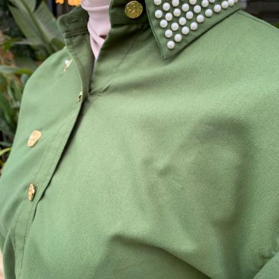 قميص عصرى اخضر اللون 
