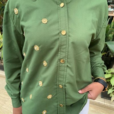قميص عصرى اخضر اللون 