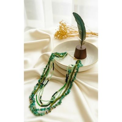 Emerald whispered Necklace 