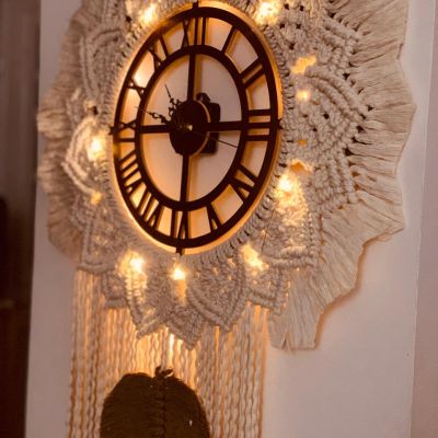 ساعه ديكور مكرميه