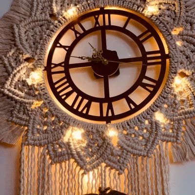 ساعه ديكور مكرميه