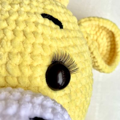 دمية زرافة محشوة مصنوعة بفن الكروشيه