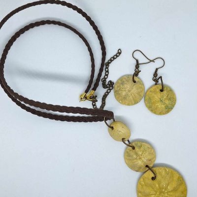 Ceramic set consisting of a necklace and earrings