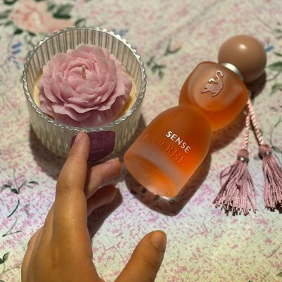 Crystal jar with a flower