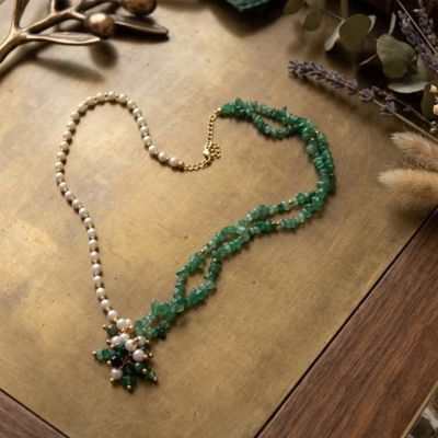 Elegance emerald and pearl necklace