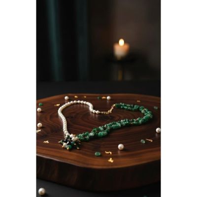 Elegance emerald and pearl necklace