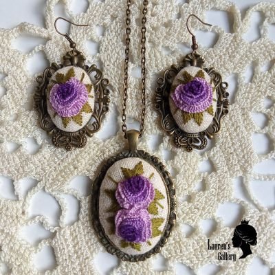 Embroidery necklace & Earrings 