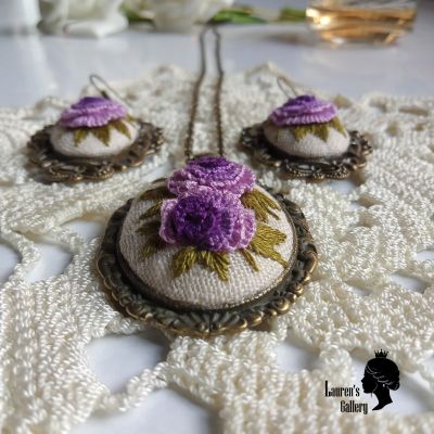 Embroidery necklace & Earrings 