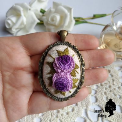 Embroidery necklace & Earrings 