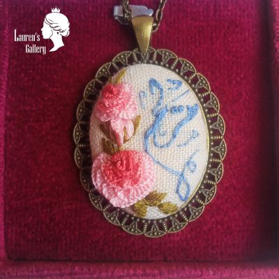 Embroidery necklace