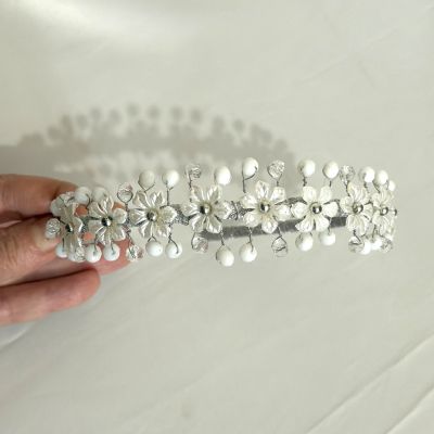 Hair collar.