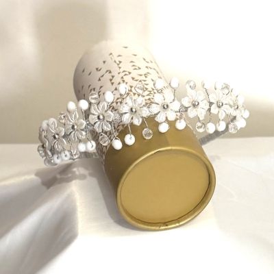 Hair collar.
