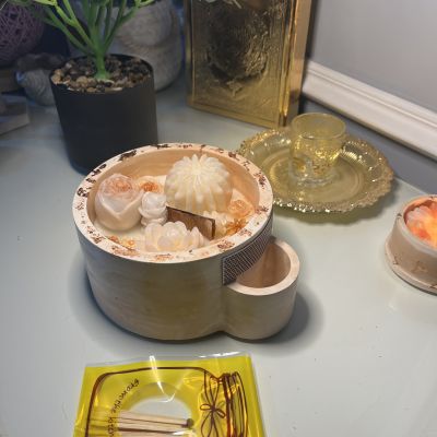 Pot pot candle with matches