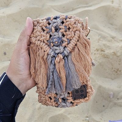 شنطة موبايل كاكاو و برتقالي 
