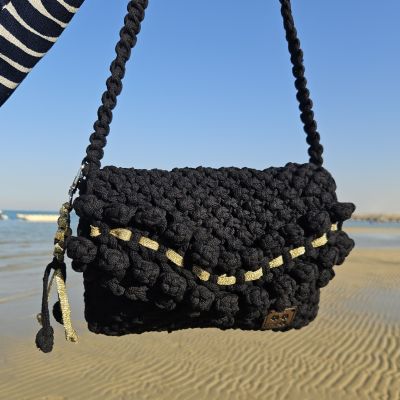 شنطة يد مكرمية خيط قطن اسود 