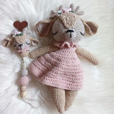 طقم كروشيه غزاله + سلسله تتينه للبيبي بالاسم