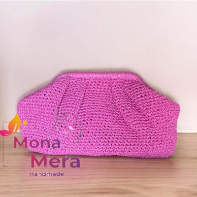 Trendy raffia clutch 