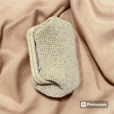 Trendy raffia clutch 