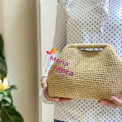 Trendy raffia clutch 