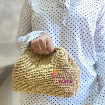 Trendy raffia clutch 