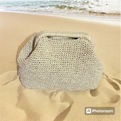 Trendy raffia clutch 